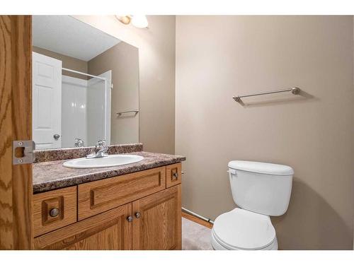 128 Preston Avenue Ne, Medicine Hat, AB - Indoor Photo Showing Bathroom