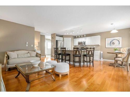 128 Preston Avenue Ne, Medicine Hat, AB - Indoor Photo Showing Living Room