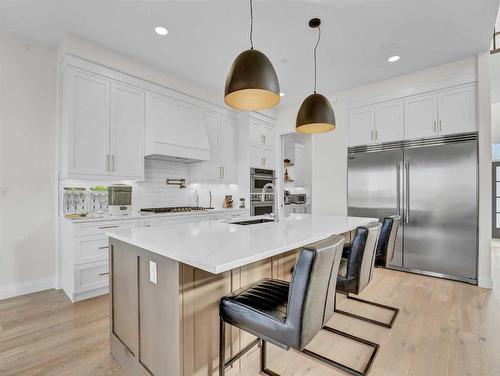 24 Coulee Ridge Drive Sw, Medicine Hat, AB - Indoor Photo Showing Kitchen With Upgraded Kitchen