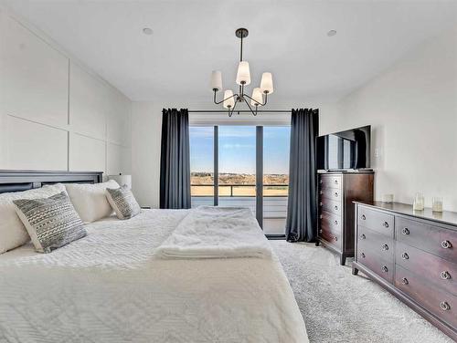 24 Coulee Ridge Drive Sw, Medicine Hat, AB - Indoor Photo Showing Bedroom