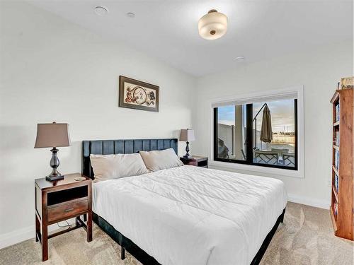 24 Coulee Ridge Drive Sw, Medicine Hat, AB - Indoor Photo Showing Bedroom