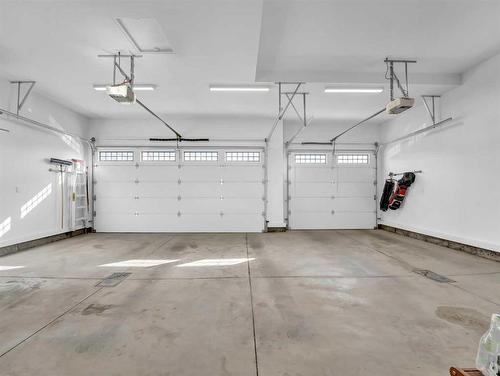 24 Coulee Ridge Drive Sw, Medicine Hat, AB - Indoor Photo Showing Garage