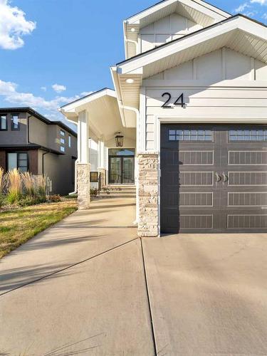 24 Coulee Ridge Drive Sw, Medicine Hat, AB - Outdoor With Facade