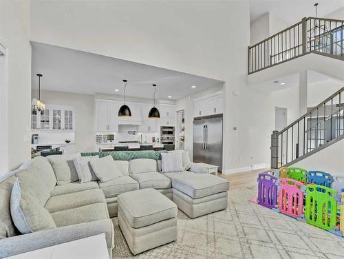 24 Coulee Ridge Drive Sw, Medicine Hat, AB - Indoor Photo Showing Living Room