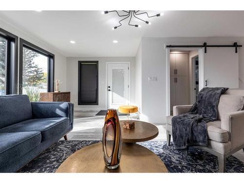 227 12 Street Se, Medicine Hat, AB - Indoor Photo Showing Living Room