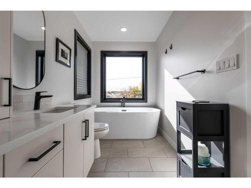 227 12 Street Se, Medicine Hat, AB - Indoor Photo Showing Bathroom