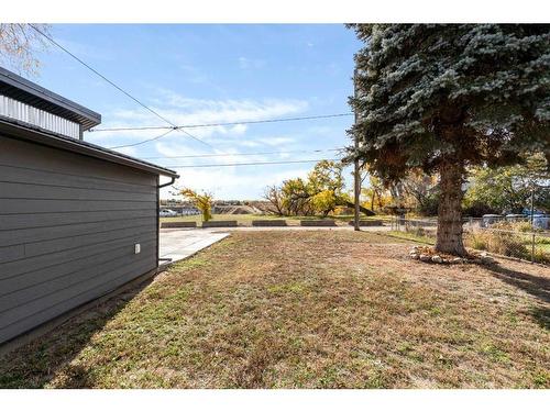 227 12 Street Se, Medicine Hat, AB - Outdoor