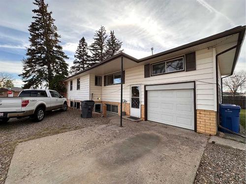 702 8Th Street Sw, Medicine Hat, AB - Outdoor