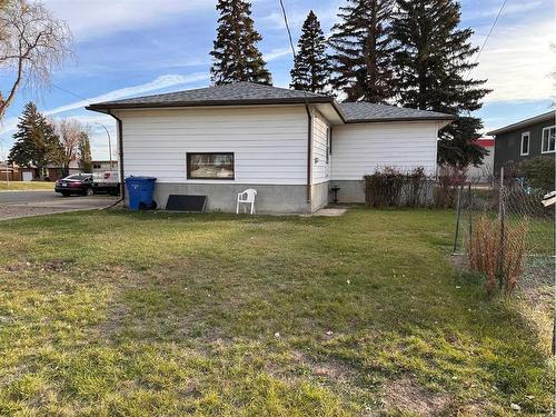 702 8Th Street Sw, Medicine Hat, AB - Outdoor