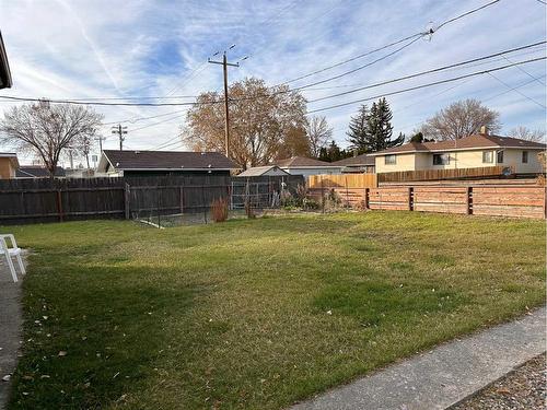 702 8Th Street Sw, Medicine Hat, AB - Outdoor