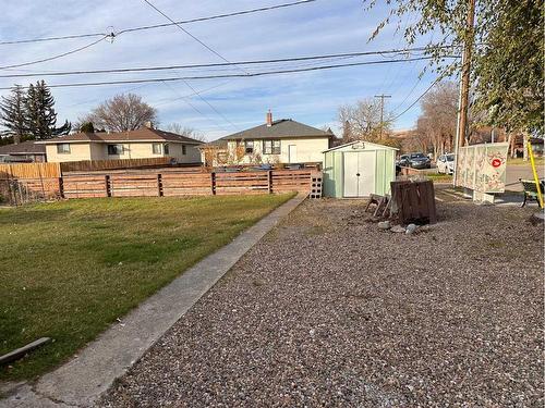 702 8Th Street Sw, Medicine Hat, AB - Outdoor