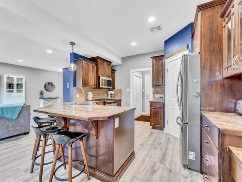 20 Terrace Circle Ne, Medicine Hat, AB - Indoor Photo Showing Kitchen