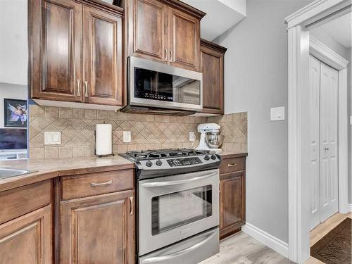 20 Terrace Circle Ne, Medicine Hat, AB - Indoor Photo Showing Kitchen