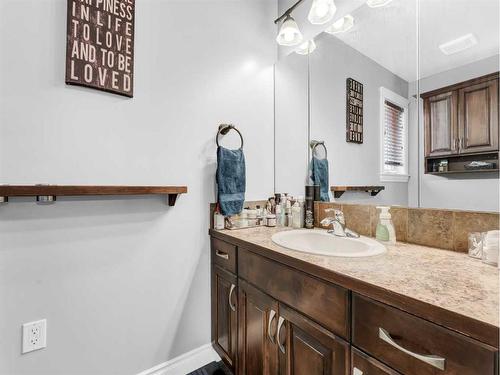 20 Terrace Circle Ne, Medicine Hat, AB - Indoor Photo Showing Bathroom