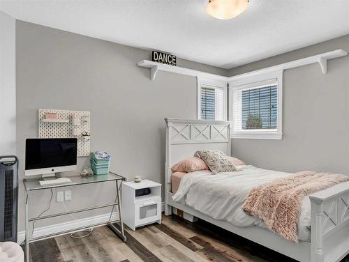 20 Terrace Circle Ne, Medicine Hat, AB - Indoor Photo Showing Bedroom