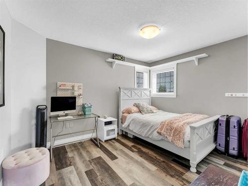 20 Terrace Circle Ne, Medicine Hat, AB - Indoor Photo Showing Bedroom