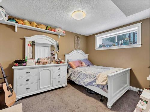 20 Terrace Circle Ne, Medicine Hat, AB - Indoor Photo Showing Bedroom