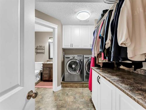 20 Terrace Circle Ne, Medicine Hat, AB - Indoor Photo Showing Laundry Room