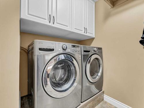 20 Terrace Circle Ne, Medicine Hat, AB - Indoor Photo Showing Laundry Room