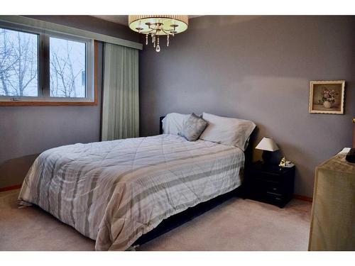 8501 Highway 570, Oyen, AB - Indoor Photo Showing Bedroom