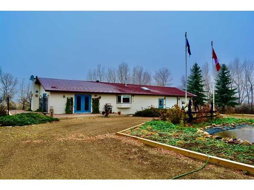 8501 Highway 570, Oyen, AB - Outdoor