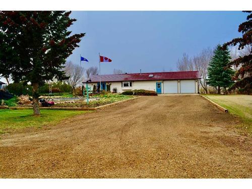 8501 Highway 570, Oyen, AB - Outdoor