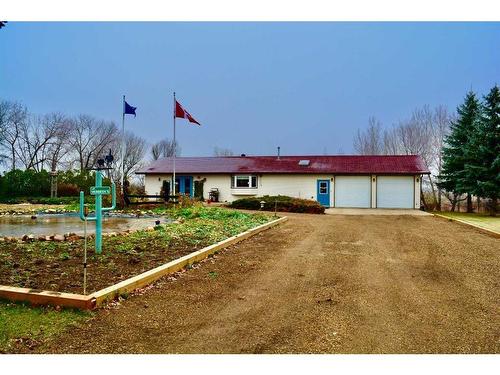 8501 Highway 570, Oyen, AB - Outdoor