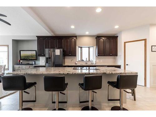 67 Vintage Meadows Place Se, Medicine Hat, AB - Indoor Photo Showing Kitchen With Upgraded Kitchen