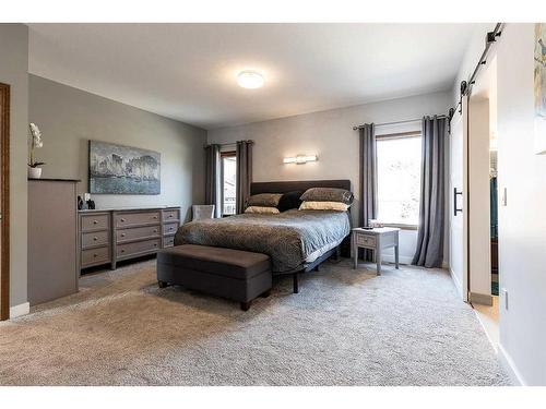 67 Vintage Meadows Place Se, Medicine Hat, AB - Indoor Photo Showing Bedroom