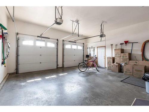 67 Vintage Meadows Place Se, Medicine Hat, AB - Indoor Photo Showing Garage