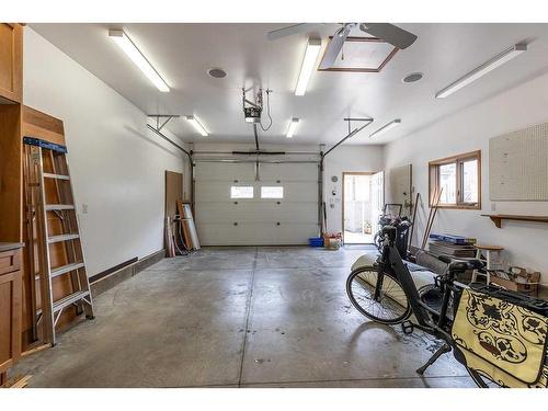 67 Vintage Meadows Place Se, Medicine Hat, AB - Indoor Photo Showing Garage