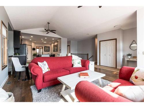 67 Vintage Meadows Place Se, Medicine Hat, AB - Indoor Photo Showing Living Room