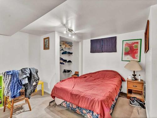 847A Braemar Street Se, Medicine Hat, AB - Indoor Photo Showing Bedroom