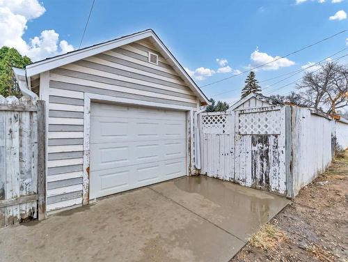 847A Braemar Street Se, Medicine Hat, AB - Outdoor