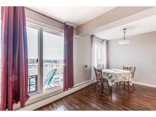 17-512 Mccutcheon Drive Nw, Medicine Hat, AB - Indoor Photo Showing Dining Room