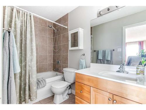 17-512 Mccutcheon Drive Nw, Medicine Hat, AB - Indoor Photo Showing Bathroom