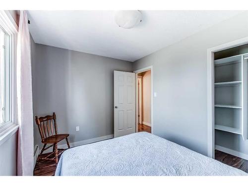 17-512 Mccutcheon Drive Nw, Medicine Hat, AB - Indoor Photo Showing Bedroom