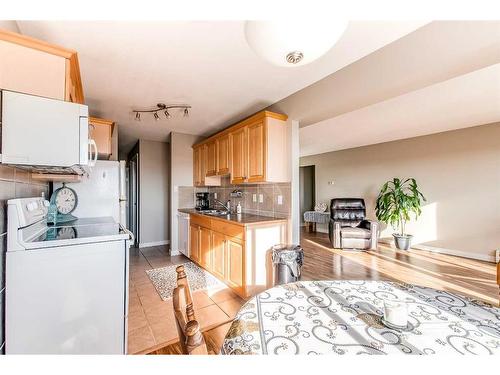 17-512 Mccutcheon Drive Nw, Medicine Hat, AB - Indoor Photo Showing Kitchen