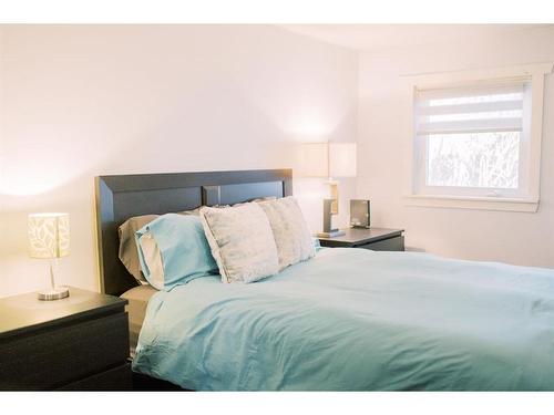 5015 45 Street, Stettler, AB - Indoor Photo Showing Bedroom