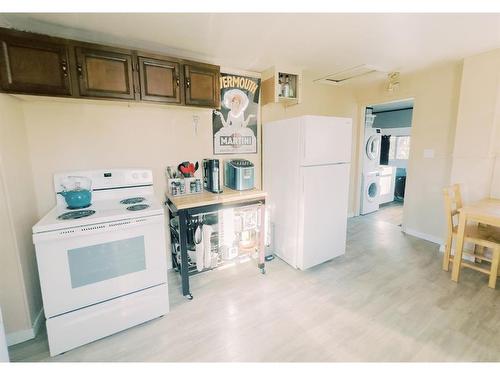 5015 45 Street, Stettler, AB - Indoor Photo Showing Kitchen