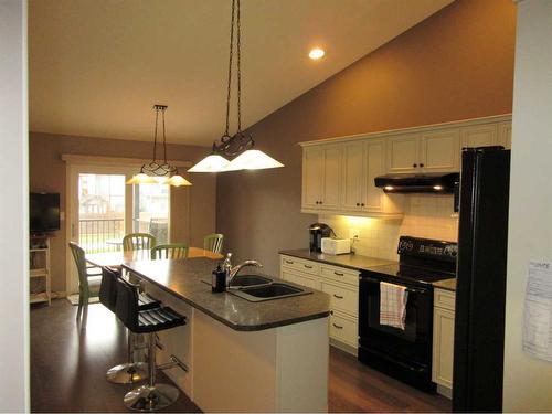 35 Sierra Lane Sw, Medicine Hat, AB - Indoor Photo Showing Kitchen With Double Sink