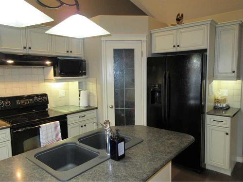 35 Sierra Lane Sw, Medicine Hat, AB - Indoor Photo Showing Kitchen With Double Sink