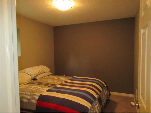 35 Sierra Lane Sw, Medicine Hat, AB - Indoor Photo Showing Bedroom