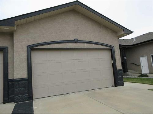 35 Sierra Lane Sw, Medicine Hat, AB - Outdoor