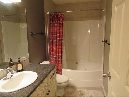 35 Sierra Lane Sw, Medicine Hat, AB - Indoor Photo Showing Bathroom