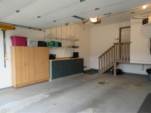 35 Sierra Lane Sw, Medicine Hat, AB - Indoor Photo Showing Garage