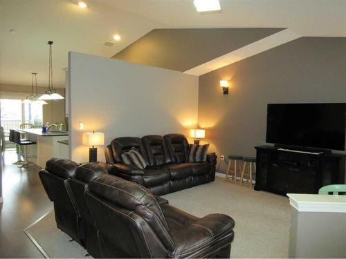 35 Sierra Lane Sw, Medicine Hat, AB - Indoor Photo Showing Living Room