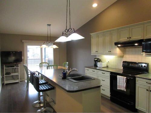 35 Sierra Lane Sw, Medicine Hat, AB - Indoor Photo Showing Kitchen With Double Sink