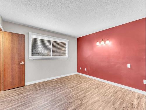 1060 Braemar Street Se, Medicine Hat, AB - Indoor Photo Showing Other Room