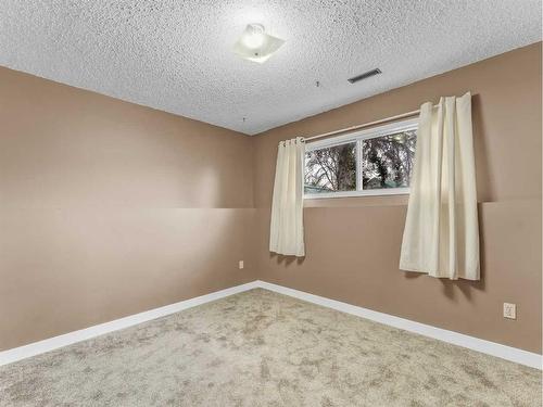 1060 Braemar Street Se, Medicine Hat, AB - Indoor Photo Showing Other Room